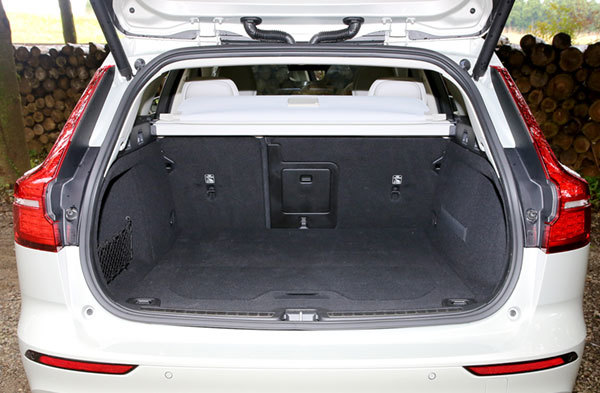 ボルボV60・T5インスクリプションの荷室 ボルボV60・T5インスクリプションの荷室