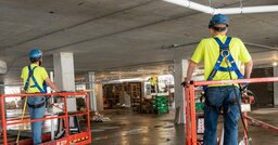 ホワイトカラーは配管工を目指すべきか？AI時代のブルーカラー礼賛論に潜む「4つの誤解」