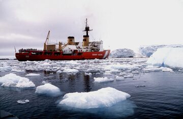 トランプ氏の北極政策に不可欠な砕氷船、建造は苦戦