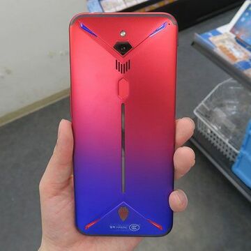 ファン内蔵＆スナドラ855＆12GGB RAMなNubiaの超強力ゲーミングスマホ「Red Magic 3」