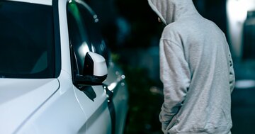 「泥棒に狙われやすいクルマ」の特徴は？→元・窃盗犯の“答え”に背筋が凍った
