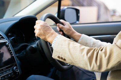 高齢の親の「運転免許返納」問題、記憶力の衰え＋歩行速度の低下に目を向けよう