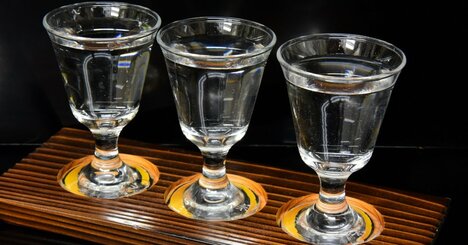 なぜ、バルや居酒屋でワインや日本酒の「3種飲み比べセット」があるのか？