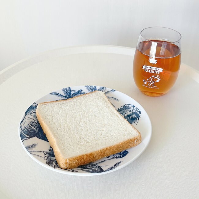 ニトリ×ロゴスの「ぐにゃっと曲がるグラス」が買って大正解!スヌーピーのデザインが可愛いし、落としても割れにくいところがお気に入り!