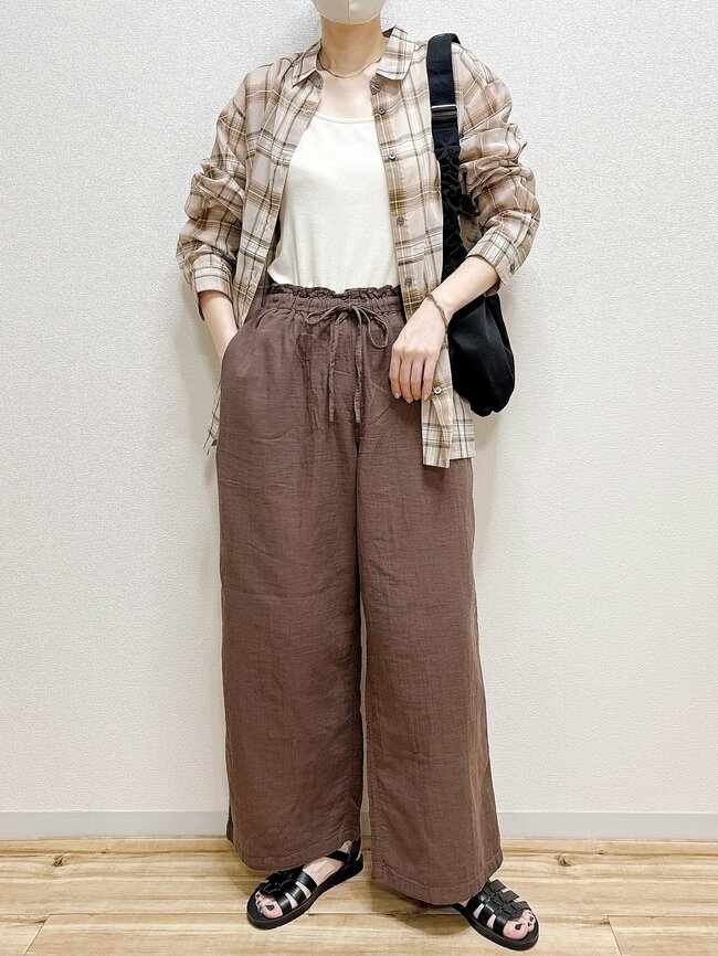 「こんなパンツ探してた」「別のカラーもほしい」無印良品の“楽ちんワイドパンツ”秋までたっぷり着回せる！「はいていて気持ちいい」「脚の形もでません」《購入レビュー》