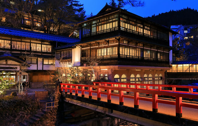 四万温泉積善館の夜景