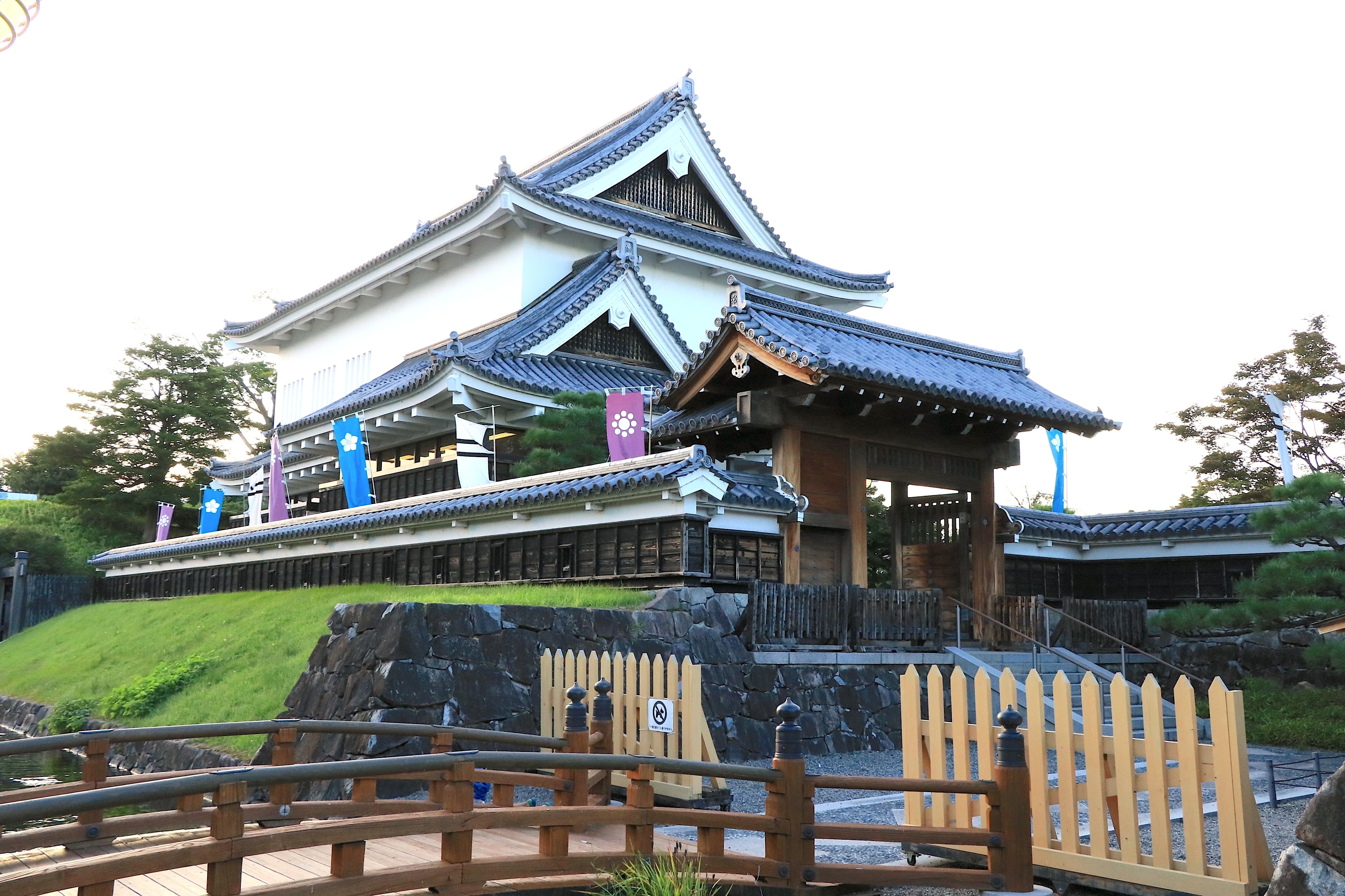 勝龍寺城本丸。周囲にも曲輪があったが宅地化し遺構はない
