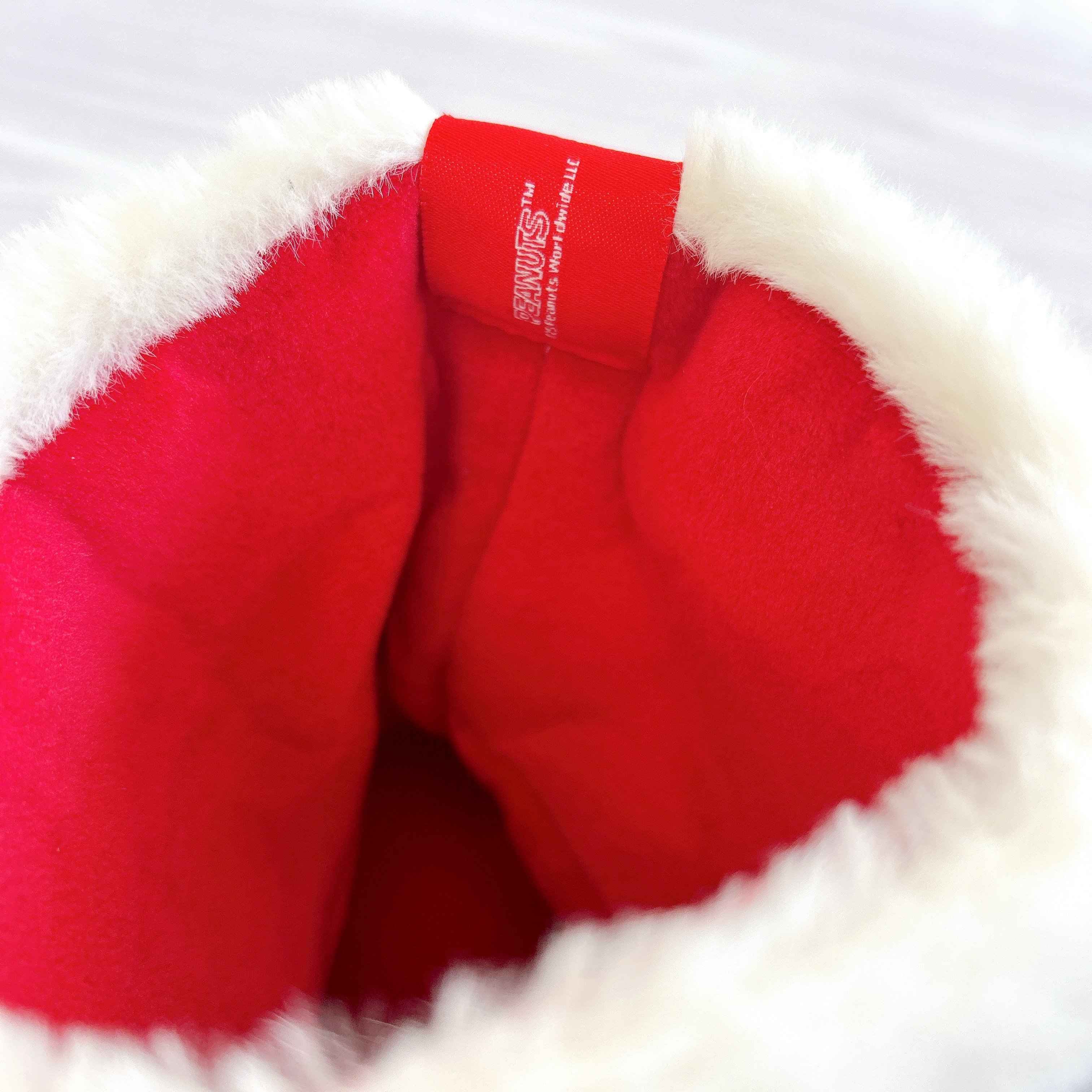 まさかのコラボで3度見した…!しまむら×スヌーピーの「履くホカロン」ぬいぐるみみたいでポカポカなんです!