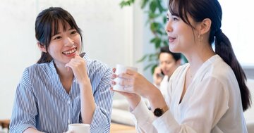 「コミュ力の高い人」は、褒められたとき何て返す？…「鉄板の切り返し」3選