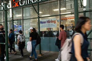 米就業者数、7月は52.8万人増　予想の2倍超＝雇用統計