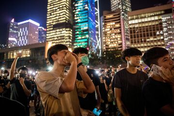 グーグル、YouTubeの一部チャンネル停止 香港デモの偽情報拡散で