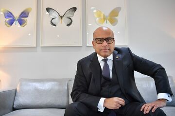 英金融グリーンシル経営危機、渦中の実業家とは