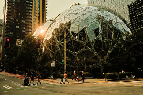 アマゾン、最大3万人を削減へ