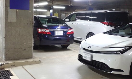 駐車場で「クルマをこする人」「こすらない人」の決定的な違い、油断していたら「ガリッ」