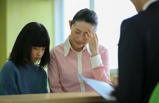 学習塾で三者面談をするイメージ画像