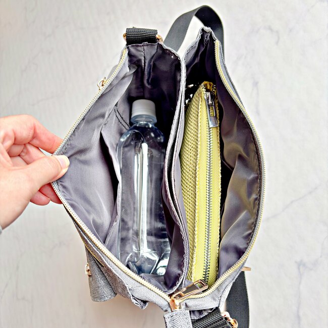 もうポーチいらないかも…！しまむらの「ポケットいっぱいバッグ」収納力が異次元すぎる！お財布がわりにも使えて便利！