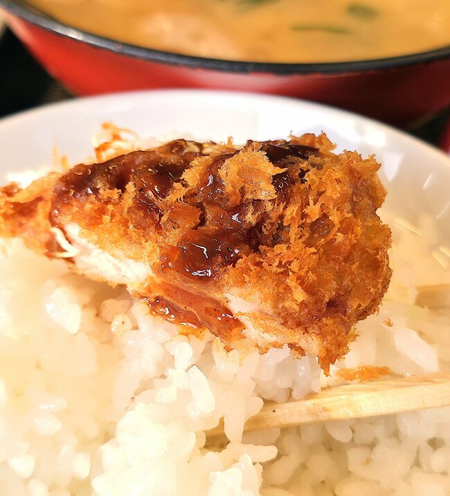 「かつやで一番おいしいのは実は…」ボリュームたっぷりの“よくばり定食”食べ応えがスゴすぎる!「知らない人が多いかも」「どれだけおいしいんだ…」