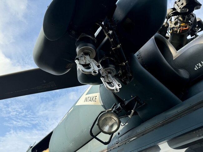 UH-60Jの機体左側に設置されている、電動デュアルホイスト