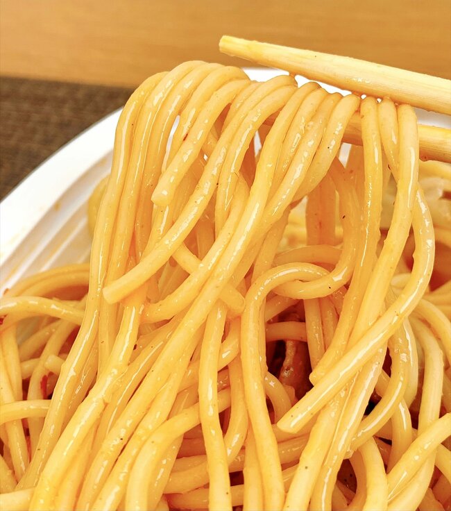 「コスパやばすぎ」「道民でマジでよかった」セイコーマートの“170円スパゲッティ”チキン盛り盛りでビビった!「中毒性がありすぎる」「週3回くらいは買いに行ってる」《実食レビュー》