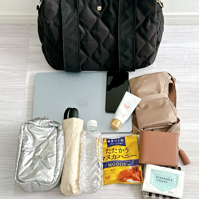 ポケットいっぱいで便利…!しまむらの「大容量バッグ」が2970円とは思えないくらい理想的!