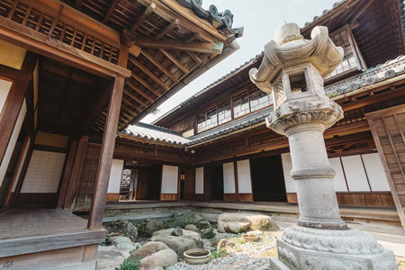 香川県三豊市仁尾町の古民家「松賀屋」