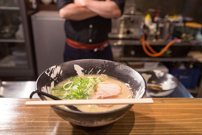 モンスターラーメン店事例集、私語厳禁・スープ完飲を強制!