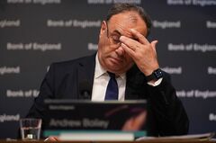 英年金業界、資金調達に奔走　中銀支援の終了控え