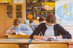コロナ感染、小学生と高校生の違いは