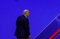 トランプ氏の起訴、米国で党派の分断深まる