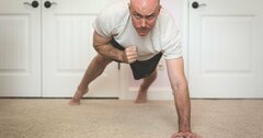 自宅で全身を鍛える「腕立て・スクワット」3選、効果的な姿勢と回数は？