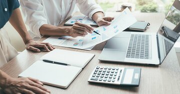 年収が高い広告会社ランキング2025【トップ5】博報堂・サイバー超えの「意外な2位」は?