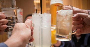 妻の誕生日に「傷んだ料理」出され激怒する夫、謝罪が通じぬ客を納得させた相談室長の“奇策”とは?