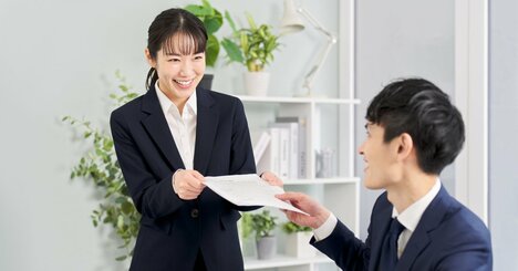 職場で出世する人は「他人任せ」にするのが上手い。出世する人の1つの特徴