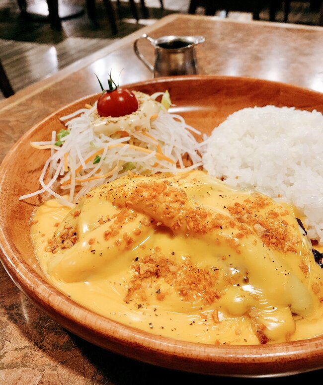 「チーズの量がやばい」「すごいボリューム」びっくりドンキーの“1300kcal超えメニュー”背徳感がスゴすぎる！「ギルティな味でめちゃ美味しかった」