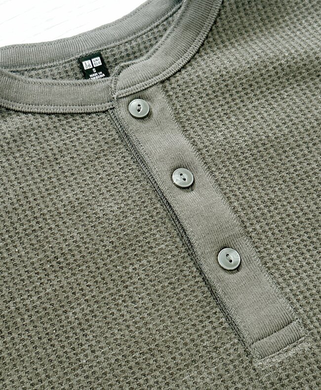 「色違いで3枚買いました」「ほぼ全ての色を持ってる」ユニクロの“1990円トップス”着心地よすぎて手放せない…!「とにかく肌触りがよくて、ストレスなし」