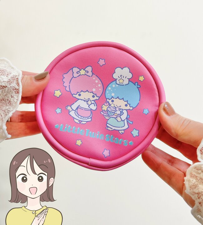 「世代だったので欲しい」「嬉しいです」しまむら×キキララの“レトロポーチ”が可愛すぎる！まんまるの形のポーチで、小物やコスメ、お金などを入れるのに便利なんです！
