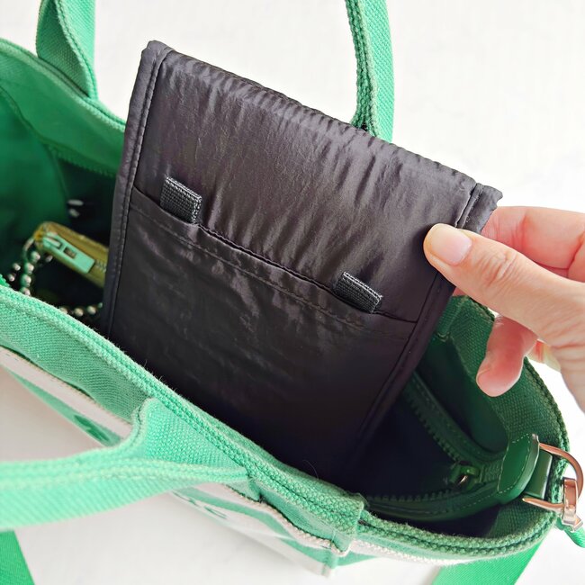 カードや診察券が30枚入った！3COINSの“ポケットたくさんケース”お薬手帳もすっぽりで天才すぎる！「病院、薬局に持っていってます」「ペッタンコでかさばらなくて良いです」