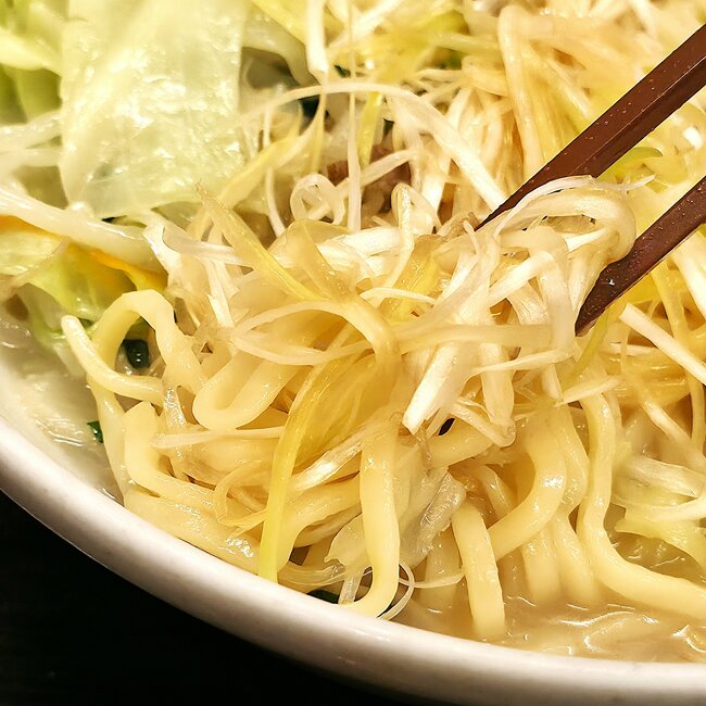 「めっちゃボリューミー」日高屋の“豪快すぎるメニュー”毎日食べたいくらい美味しい！「ついつい頼んでしまう」「野菜もネギもモリモリでうま！」《実食レビュー》