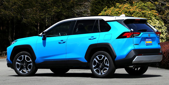 トヨタRAV4アドベンチャーのリアビュー