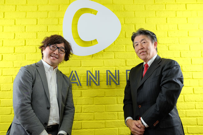 Ｃ CHANNELの森川亮社長（左）とＮＴＴぷららの板東浩二社長（右）