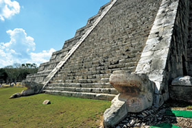 【メキシコ】チチェン・イツァ<br />2012年12月21日。<br />マヤ暦がリセットされる日に<br />いったい何が起きるのか?