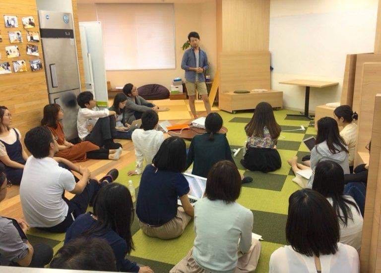 ピラミッド型組織は、あえて「崩壊」させた方がいい理由