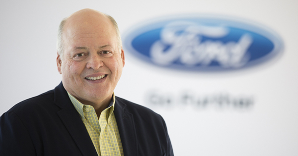 米フォードCEOが交代、自動車経験がないハケット氏の手腕は?