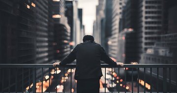 【人生後半の分かれ道】40代で「キャリアが順調な人、社内で孤立する人」の決定的な違い