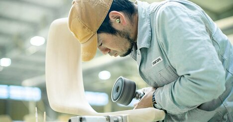 倒産寸前の家具メーカー「マルニ木工」が“世界最高の椅子”の開発に成功した、運命の出会いとは？