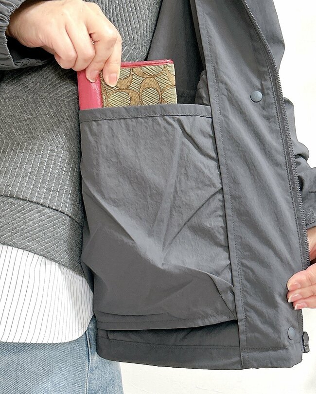 無印良品で“理想すぎる春アウター”見つけた…！UVカット付きで、ふんわり丸みのあるシルエットが可愛い！「スタイル良く見えます」「旅行にピッタリ」