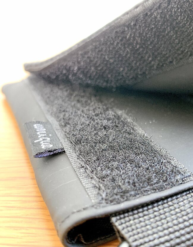 もう普通の財布に戻れないかも…！ダイソーの“お札もカードも入るミニ財布”ガバッと開いて使いやすい！《購入レビュー》