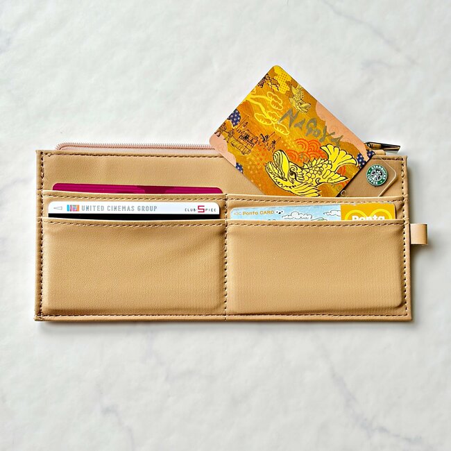 ミニ財布がわりに使えて便利！無印良品の“薄くて軽いポーチ”カードが50枚入って優秀すぎる！「長財布卒業できそう」「かさばらないのに意外と入る！」