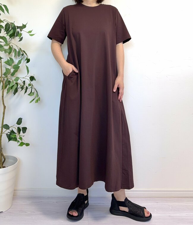 「今年も2色購入」ユニクロの“ひんやりワンピース”気温29度でも快適でした！「休みの日はコレ一択」「ゆったりしてて涼しい」