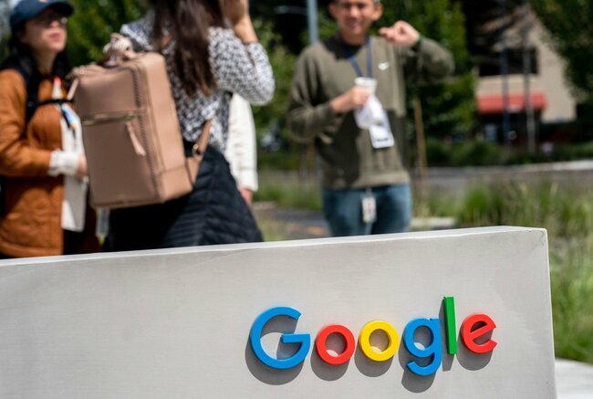 自社ロゴのTシャツを「喜んで着るアメリカ人」と「恥ずかしがる日本人」の決定的な違い